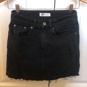 Zara Trafuluc black denim skirt